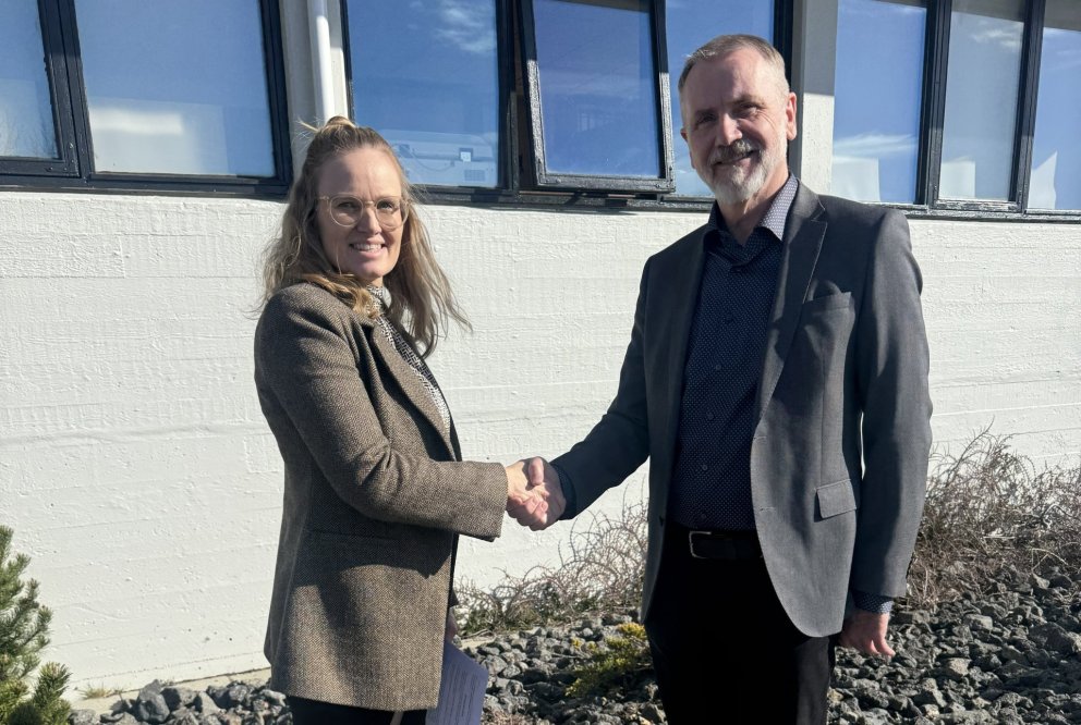 Hulda Kristjánsdóttir formaður stjórnar SVÁ ásamt Halli Símonarsyni nýráðnum forstöðumanni.