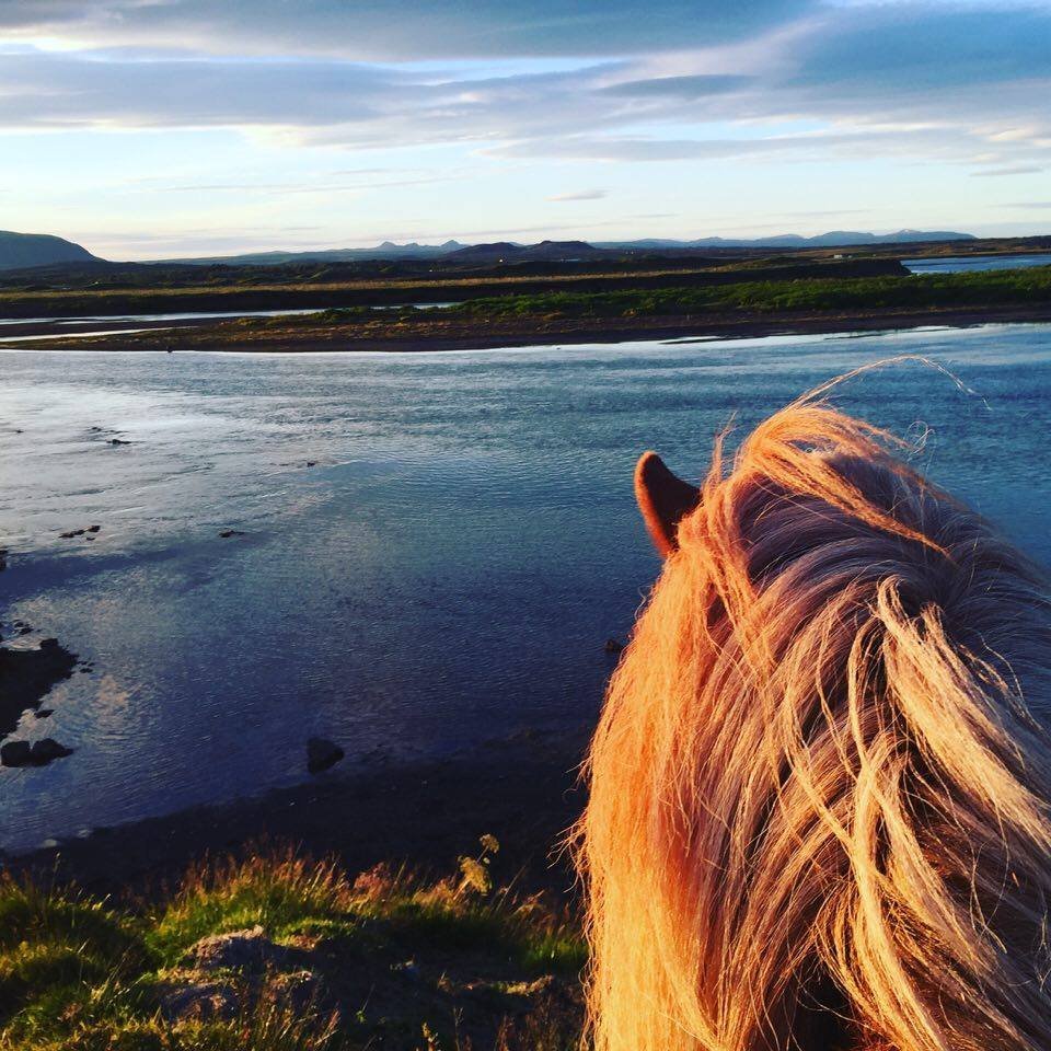 Áveitan í október er komin út